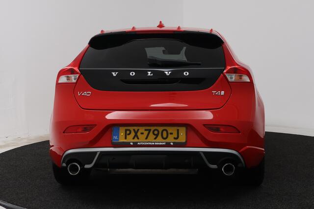 Volvo V40 2.0 T4 Business Sport (STOELVERWARMING, CRUISE CONTROL, NAVIGATIE, PARKEERSENSOREN)