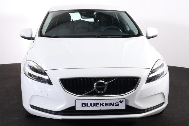 Volvo V40 T2 Edition Plus - AUTOMAAT - Verwarmde voorstoelen - Parkeersensoren achter - Volvo On Call - Cruise Control - Navigatie - 16' LMV