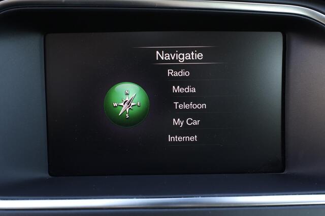 Volvo V40 T2 Edition Plus - AUTOMAAT - Verwarmde voorstoelen - Parkeersensoren achter - Volvo On Call - Cruise Control - Navigatie - 16' LMV