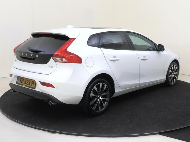 Volvo V40 1.5 T3 Dynamic Edition | Panoramadak | Achteruitrijcamera | Navigatie