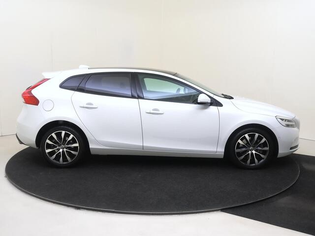 Volvo V40 1.5 T3 Dynamic Edition | Panoramadak | Achteruitrijcamera | Navigatie