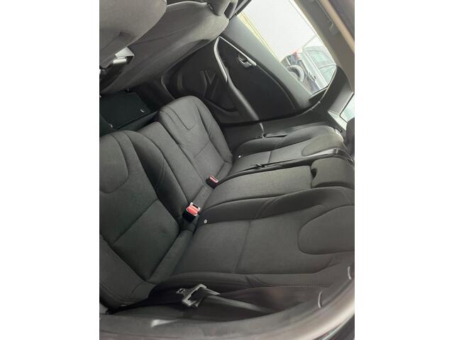 Volvo V40 2.0 T2 122 PK Navi Led koplampen Bluetooth Stoelverwarming