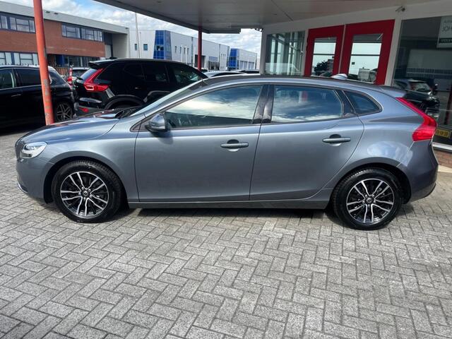 Volvo V40 2.0 T2 122PK Momentum 122 PK Camera Trekhaak Ledkoplampen