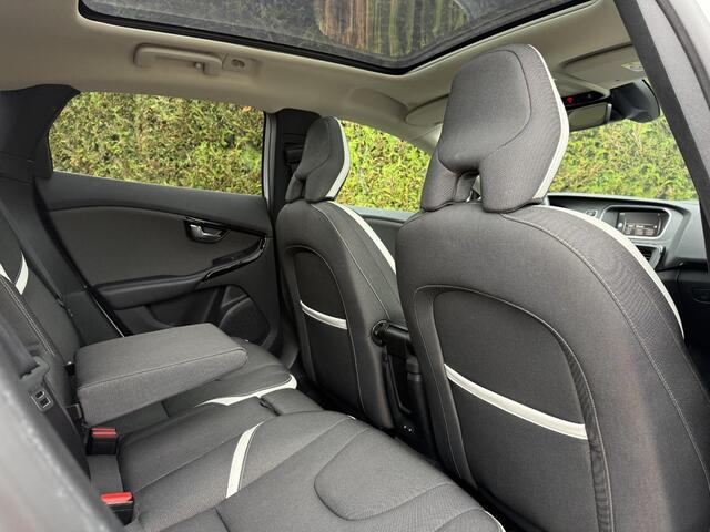 Volvo V40 D3 Dynamic Edition Panodak Automaat