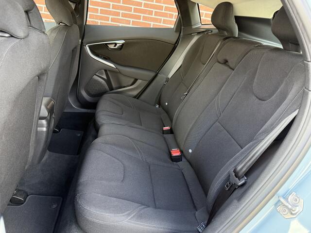 Volvo V40 1.5 T2 Kinetic AUTOMAAT NAVI CLIMA CRUISE PDC DAB 18"LMV