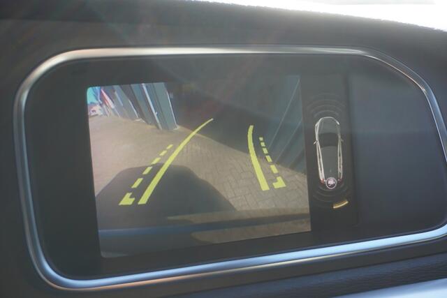 Volvo V40 1.5 T3 Polar+ Sport R- Design | PANO | FULL LED | TREKHAAK | LEDER | STOELVERW. | BLIS |