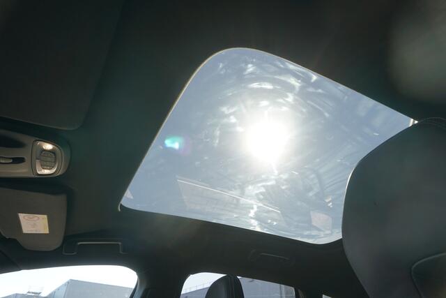 Volvo V40 1.5 T3 Polar+ Sport R- Design | PANO | FULL LED | TREKHAAK | LEDER | STOELVERW. | BLIS |
