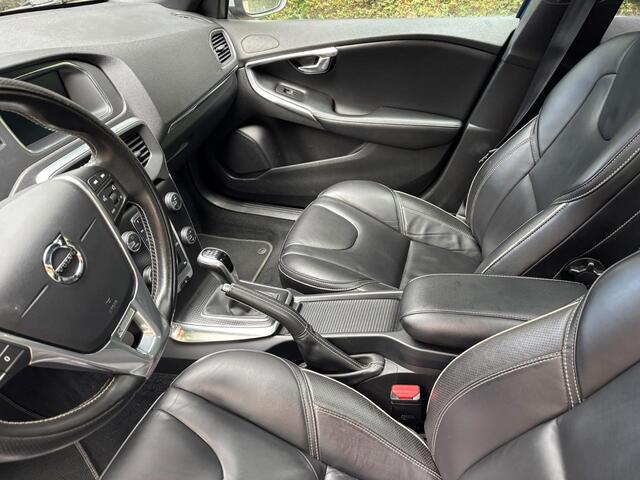 Volvo V40 2.0 T4 Business Sport | R-Design | Panoramadak | Achteruitrijcamera | Parkeersensoren | Lederen Bekleding | Stoelverwarming | LED Koplampen | Cruise Control | Navigatie – foto 3