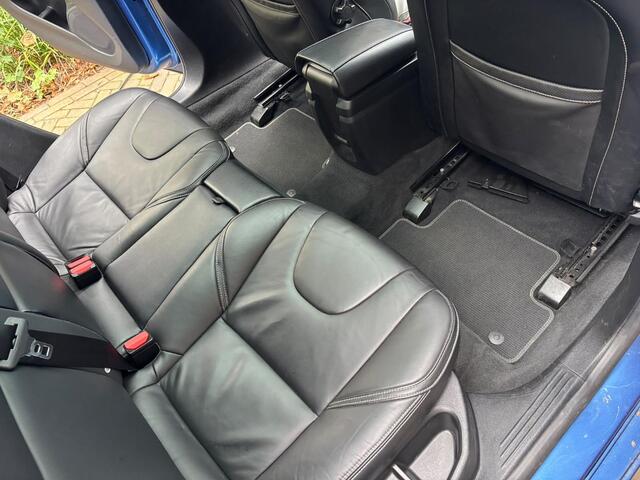 Volvo V40 2.0 T4 Business Sport | R-Design | Panoramadak | Achteruitrijcamera | Parkeersensoren | Lederen Bekleding | Stoelverwarming | LED Koplampen | Cruise Control | Navigatie – foto 4