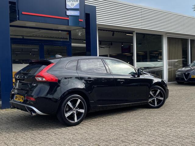 Volvo V40 2.0 T4 Business Sport / NL-Auto / Vol-Leder / Panodak / Stoelverwarming / Cruise-Control / Climate-Control / Keyless / LED / Radio-Bluetooth / Navi / PDC met Camera / 17'' LMV / ENZ. – foto 8