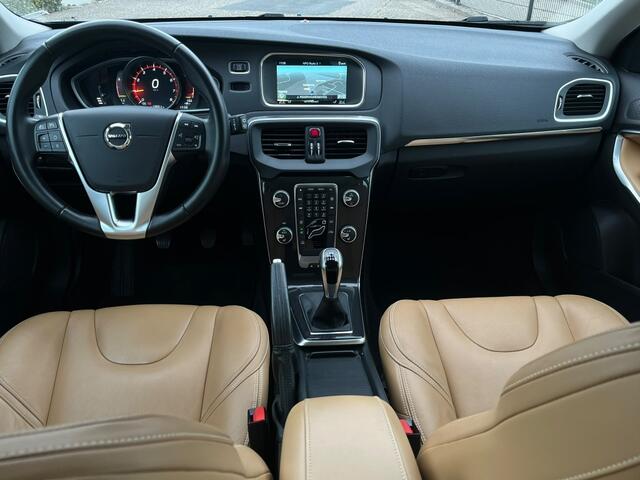 Volvo V40 2.0 T2 Inscription | Pano | Trekhaak | Leder | Stoelverwerming – foto 10