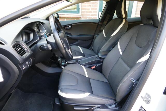 Volvo V40 CROSS COUNTRY 1.5 T3 Dynamic Edition. Led Koplampen, Stoelverw,