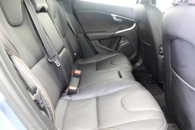 Volvo V40 CROSS COUNTRY 2.0 T3 Nordic | Rijklaarprijs | Leer | Pano dak |