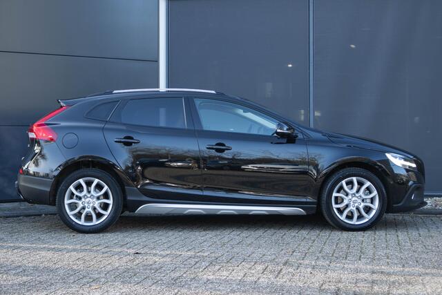 Volvo V40 CROSS COUNTRY T3 Automaat Polar+ Luxury | Panoramadak| Afneembare trekhaak| Alarmklasse 3| Premium Audio| Lederen Bekleding| Exterior Styling kit.
