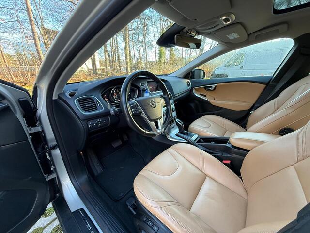 Volvo V40 CROSS COUNTRY 1.5 T3 Nordic+ Pano l BLIS