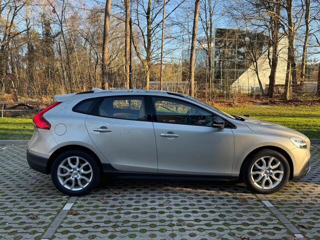 Volvo V40 CROSS COUNTRY 1.5 T3 Nordic+ Pano l BLIS