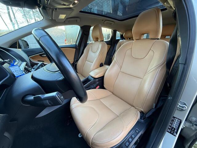 Volvo V40 CROSS COUNTRY 1.5 T3 Nordic+ Pano l BLIS