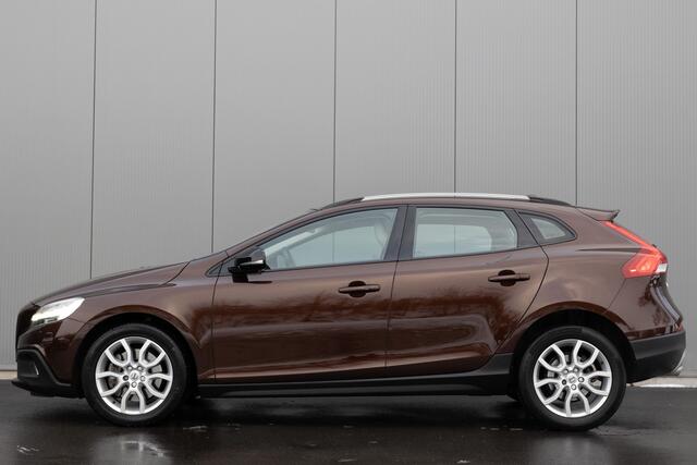 Volvo V40 CROSS COUNTRY 2.0 T4 AWD Nordic+ | PANO | LEDER