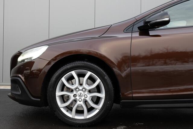 Volvo V40 CROSS COUNTRY 2.0 T4 AWD Nordic+ | PANO | LEDER