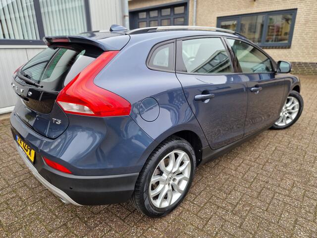 Volvo V40 CROSS COUNTRY 2.0 T3 Nordic+
