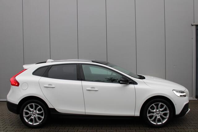 Volvo V40 CROSS COUNTRY T3 automaat Polar+ Luxury | Trekhaak | Harman Kardon | Keyless