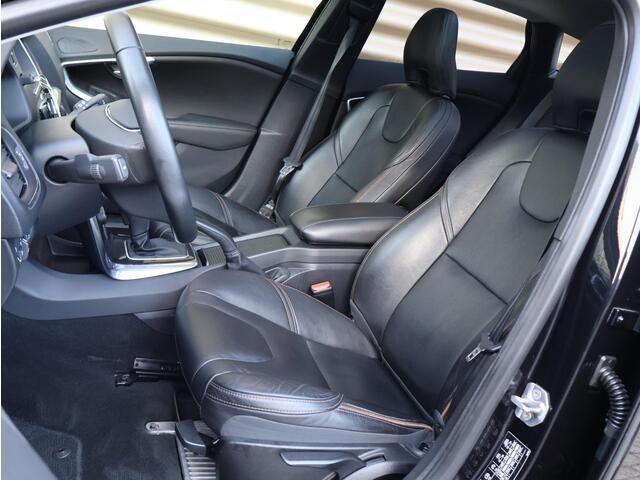 Volvo V40 CROSS COUNTRY T3 Polar+ Luxury | Panoramadak | Harman Kardon | Stoelverwarming