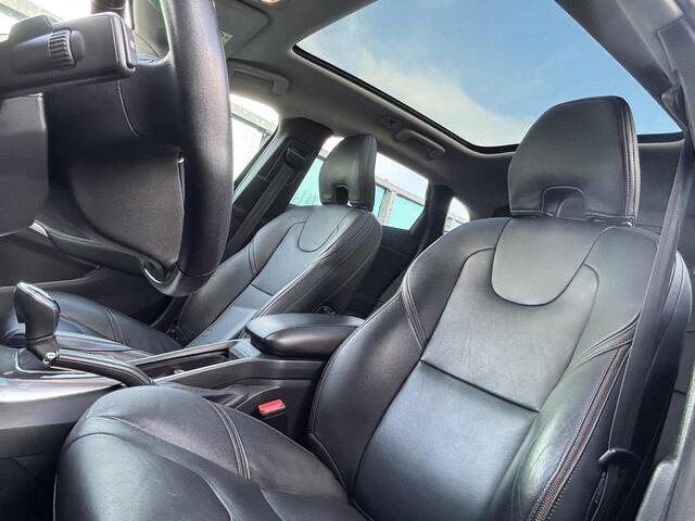 Volvo V40 CROSS COUNTRY 1.5 T3 Polar+ Luxury Panoramadak, Lederen bekleding, Harman-Kardon premium soud, Full led, Afneembare trekhaak