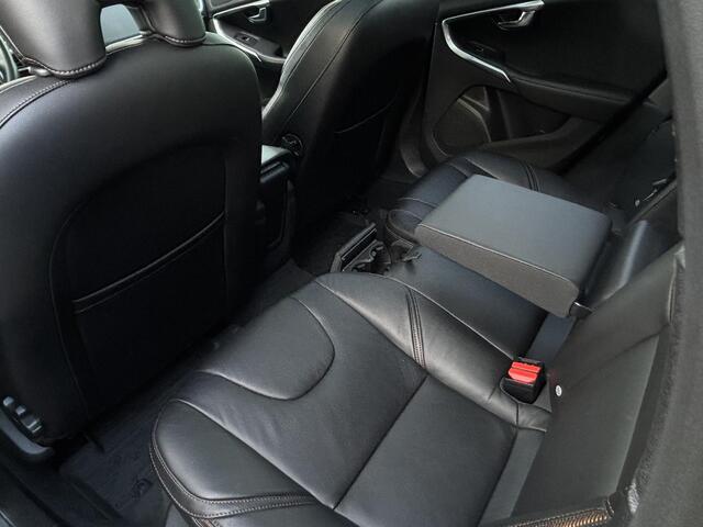 Volvo V40 CROSS COUNTRY 1.5 T3 Polar+ Luxury Panoramadak, Lederen bekleding, Harman-Kardon premium soud, Full led, Afneembare trekhaak