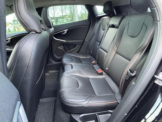 Volvo V40 CROSS COUNTRY 1.5 T3 Polar+ Luxury Panoramadak, Lederen bekleding, Harman-Kardon premium soud, Full led, Afneembare trekhaak