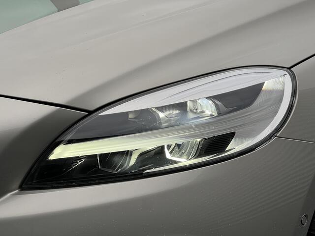 Volvo V40 CROSS COUNTRY 1.5 T3 Polar+ Luxury Automaat, Panoramadak, Lederen bekleding, Unieke kilometerstand, Eerste eigenaar, Noodreservewiel, Parkeercamera, DAB+ radio, Extra getinte ramen vanaf B-stijl, Stoelverwarming, High performance audio