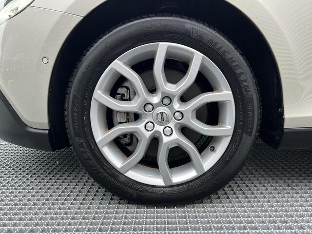 Volvo V40 CROSS COUNTRY 1.5 T3 Polar+ Luxury Automaat, Panoramadak, Lederen bekleding, Unieke kilometerstand, Eerste eigenaar, Noodreservewiel, Parkeercamera, DAB+ radio, Extra getinte ramen vanaf B-stijl, Stoelverwarming, High performance audio