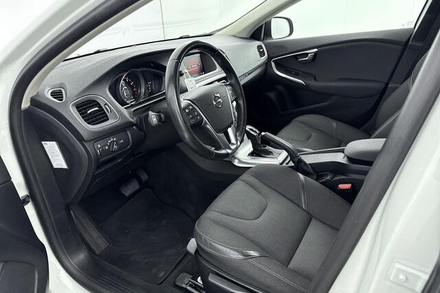 Volvo V40 CROSS COUNTRY T3 Automaat Edition+ | Afneembare trekhaak | Stoelverwarming | Navigatie | Volvo on Call | Climate control | Parkeersensoren achter | High performance audio | Dealeronderhouden
