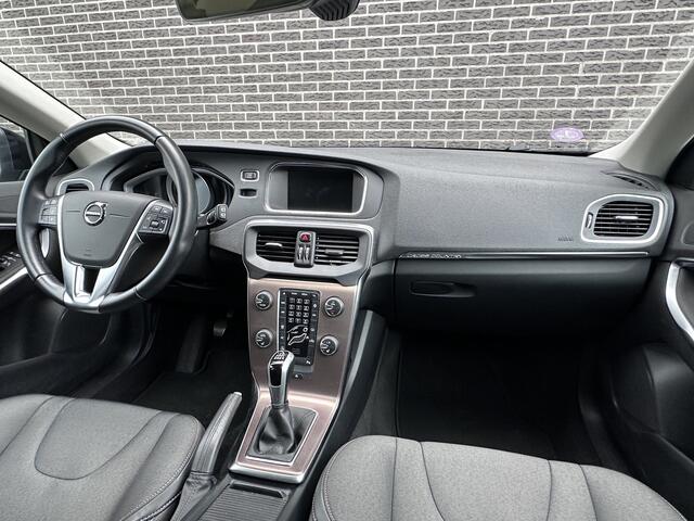Volvo V40 CROSS COUNTRY 2.0 T3 Summum | Navigatie | Camera | Cruise Control