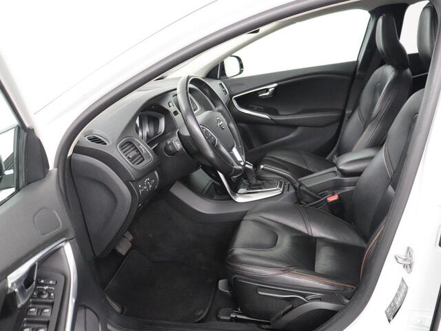 Volvo V40 CROSS COUNTRY 1.5 T3 Polar+ Luxury | Panoramadak | Leder | Trekhaak | Harman/Kardon | Stoelverwarming | Camera | Keyless | Full LED | Park Assist | Climate control | Cruise control