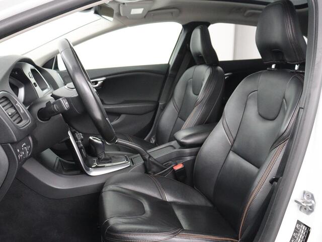 Volvo V40 CROSS COUNTRY 1.5 T3 Polar+ Luxury | Panoramadak | Leder | Trekhaak | Harman/Kardon | Stoelverwarming | Camera | Keyless | Full LED | Park Assist | Climate control | Cruise control