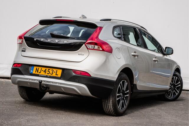 Volvo V40 CROSS COUNTRY 2.0 D2 Nordic+ Trekhaak/ Stoelverwarming/ Standkachel/ Full map navigatie/ Cruise control