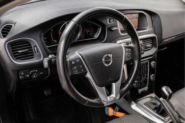 Volvo V40 CROSS COUNTRY 2.0 D2 Nordic+ Trekhaak/ Stoelverwarming/ Standkachel/ Full map navigatie/ Cruise control