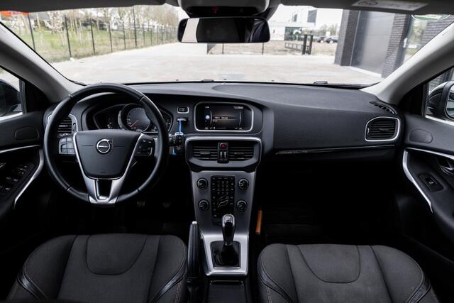 Volvo V40 CROSS COUNTRY 2.0 T3 Nordic+ | PDC V+A | Trekhaak | Winterpakket |