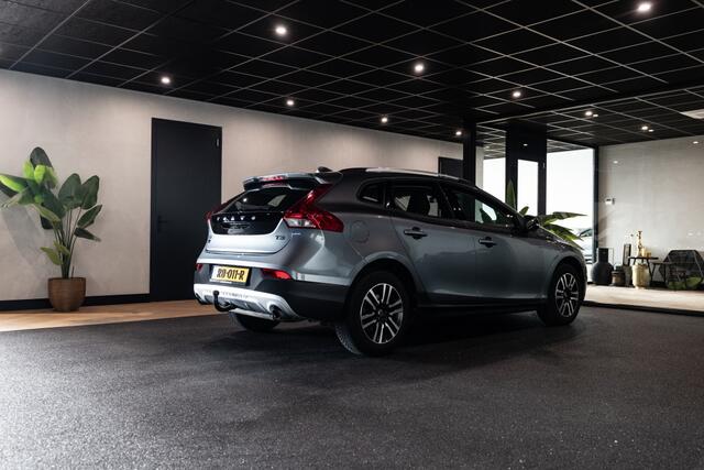 Volvo V40 CROSS COUNTRY 2.0 T3 Nordic+ | PDC V+A | Trekhaak | Winterpakket |