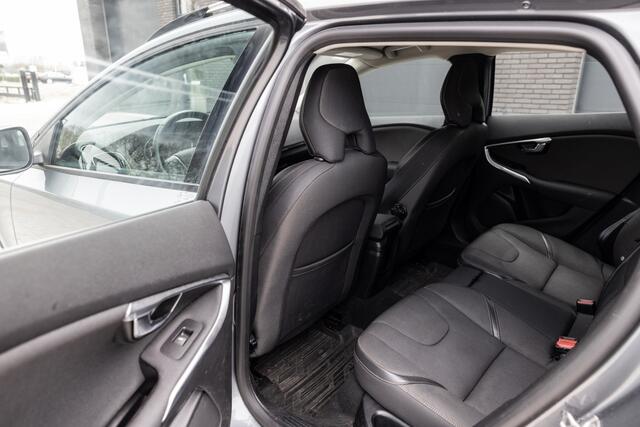 Volvo V40 CROSS COUNTRY 2.0 T3 Nordic+ | PDC V+A | Trekhaak | Winterpakket |