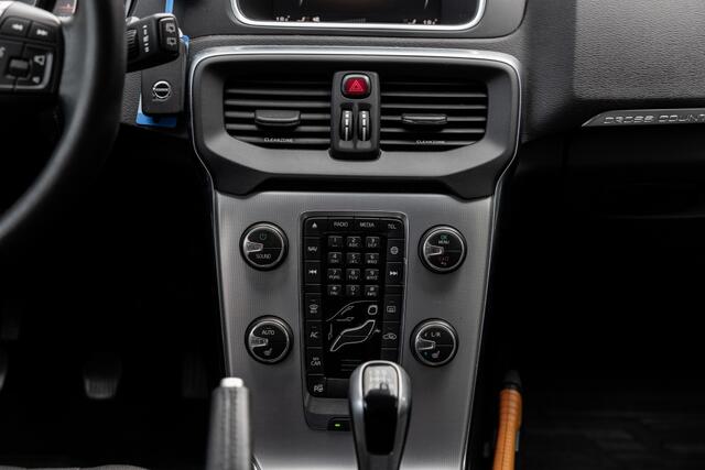 Volvo V40 CROSS COUNTRY 2.0 T3 Nordic+ | PDC V+A | Trekhaak | Winterpakket |