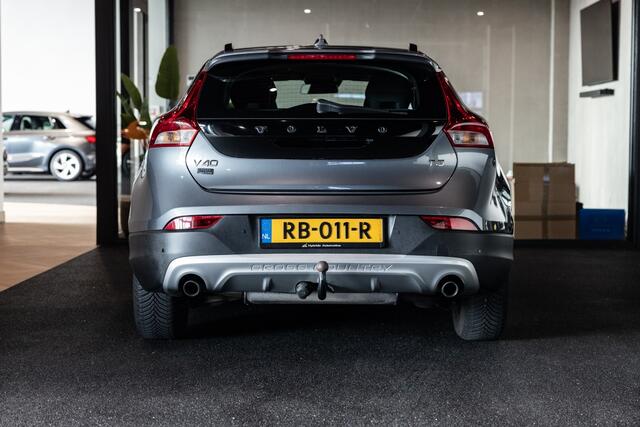 Volvo V40 CROSS COUNTRY 2.0 T3 Nordic+ | PDC V+A | Trekhaak | Winterpakket |