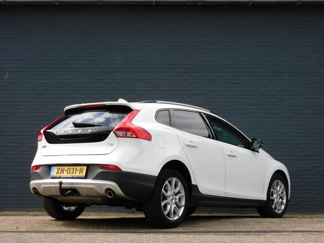 Volvo V40 CROSS COUNTRY 1.5 T3 Polar+ Luxury 1e EIGENAAR! DEALER ONDERHOUDEN! PANODAK! CAMERA! STOELVERW! LEER! NAVI! BLUETOOTH! CRUISE! TREKHAAK!