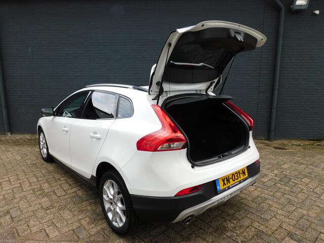 Volvo V40 CROSS COUNTRY 1.5 T3 Polar+ Luxury 1e EIGENAAR! DEALER ONDERHOUDEN! PANODAK! CAMERA! STOELVERW! LEER! NAVI! BLUETOOTH! CRUISE! TREKHAAK!