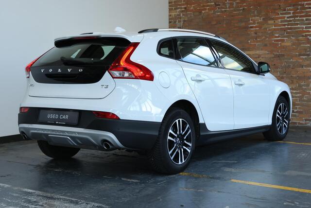 Volvo V40 CROSS COUNTRY T3 Automaat Edition+ | Afneembare trekhaak | Stoelverwarming | Navigatie | Volvo on Call | Climate control | Parkeersensoren achter | High performance audio | Dealeronderhouden