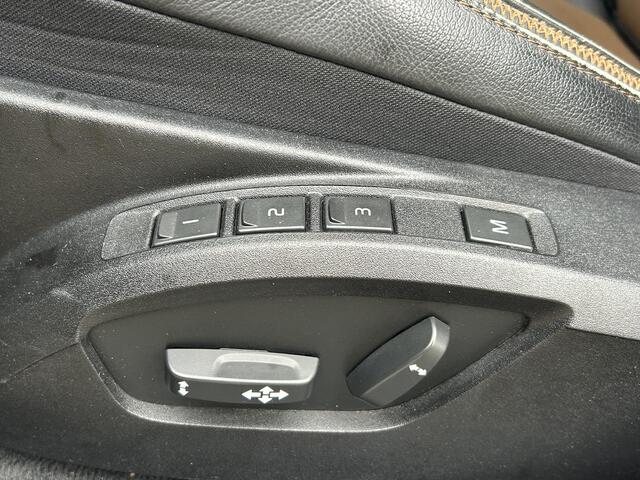 Volvo V40 CROSS COUNTRY 2.0 T3 Summum / Trekhaak / Achteruitrijcamera & sensoren achter / Stoelverwarming / Elektrisch verstelbare bestuurdersstoel / Cruise Control / Climate Control /