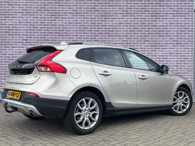 Volvo V40 CROSS COUNTRY 1.5 T3 Polar+ Luxury | Trekhaak | Adaptieve cruise control | Hartman/Kardon | Panorama dak | Blis | Keyless entry |