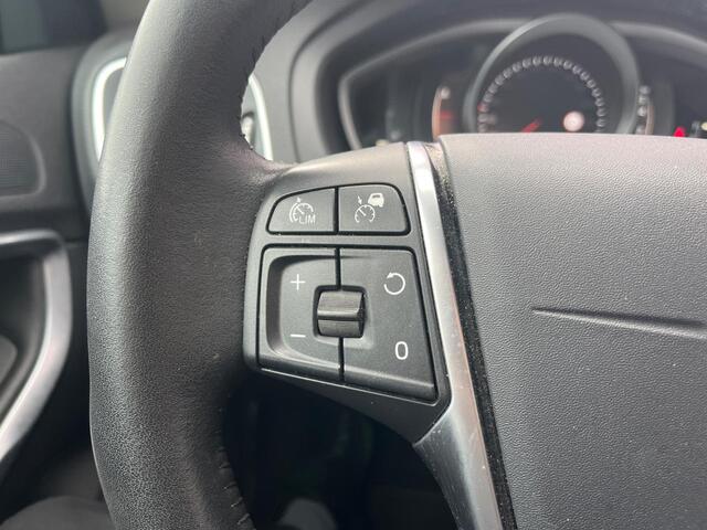Volvo V40 CROSS COUNTRY 1.5 T3 Polar+ Luxury | Trekhaak | Adaptieve cruise control | Hartman/Kardon | Panorama dak | Blis | Keyless entry |