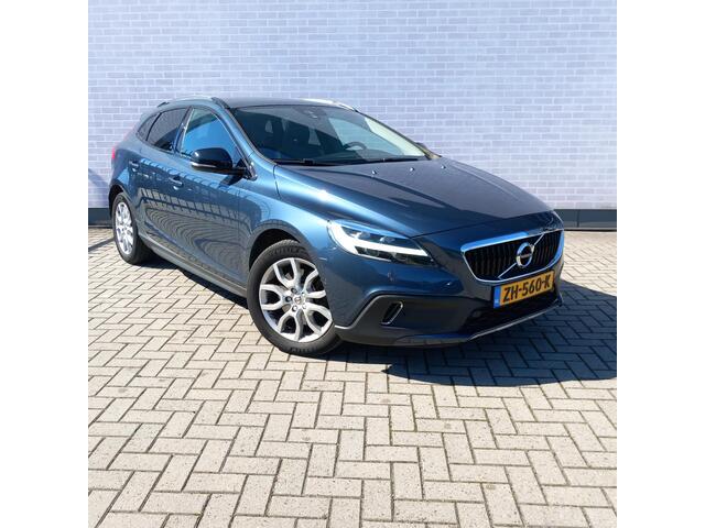 Volvo V40 CROSS COUNTRY 1.5 T3 Polar+ Luxury | Stoelverwarming | Panoramadak | Getint Glas | Parkeercamera | Keyless Entry | Navigatie | Cruise Control | Trekhaak |