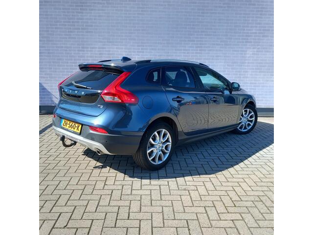 Volvo V40 CROSS COUNTRY 1.5 T3 Polar+ Luxury | Stoelverwarming | Panoramadak | Getint Glas | Parkeercamera | Keyless Entry | Navigatie | Cruise Control | Trekhaak |